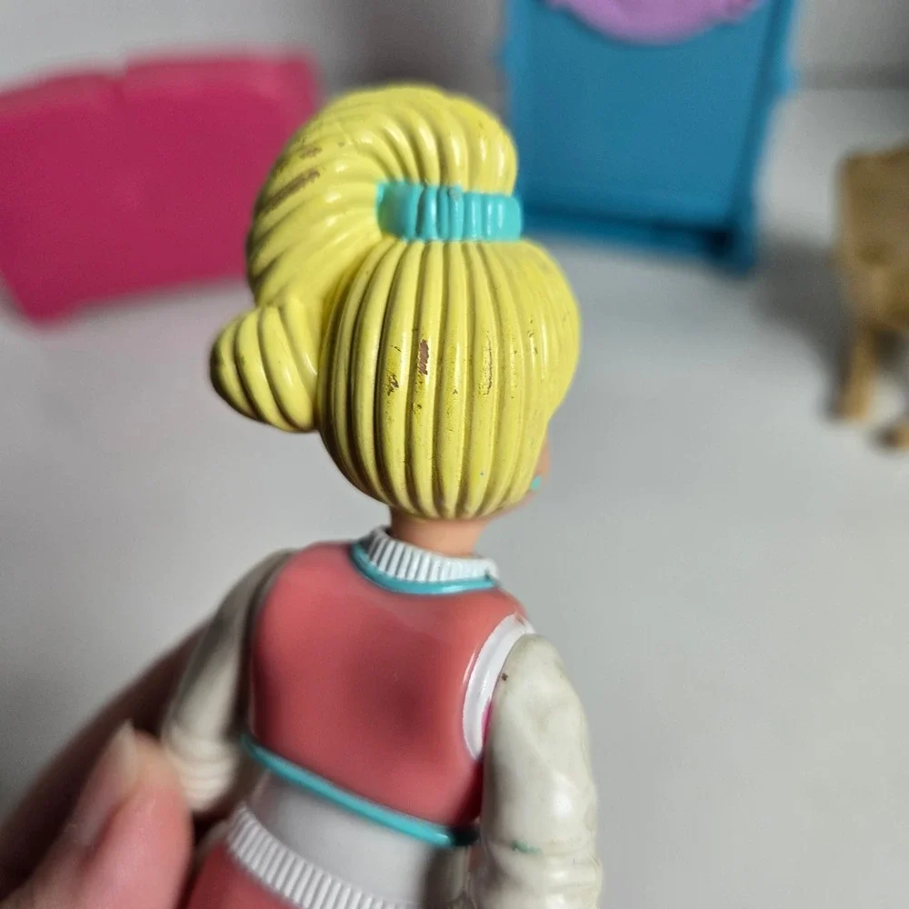 Fisher Price 90s Loving Family Lot of 4 Dollhouse Furniture Doll Blonde Girl
